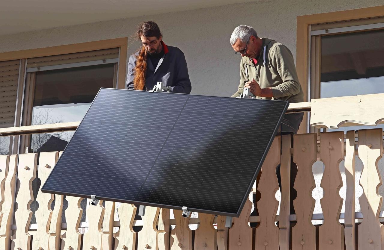 Solaranlage auf Balkon hilft Energiekosten zu reduzieren