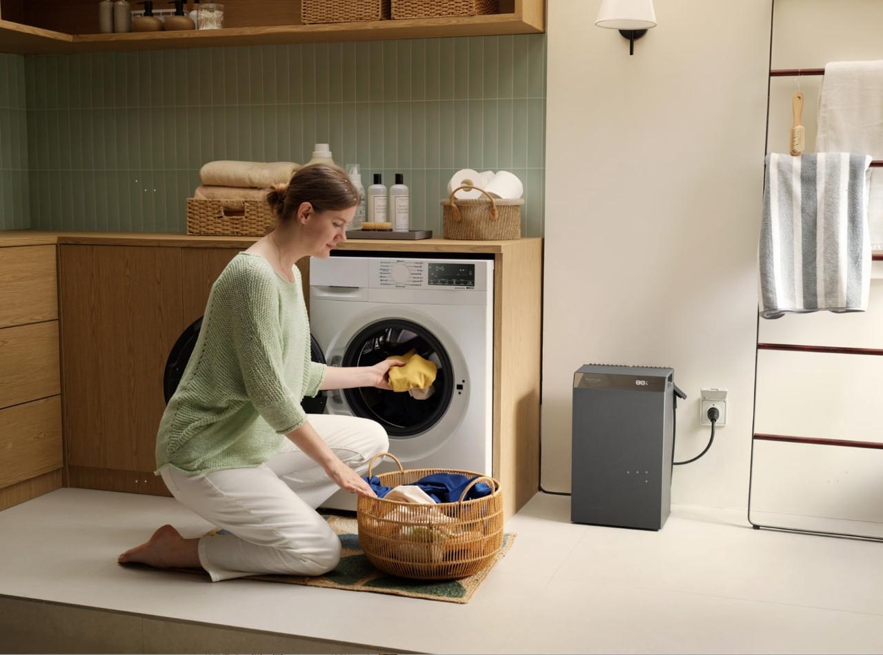 In Wohnraum integrierte Batteriespeicher versorgen Familie