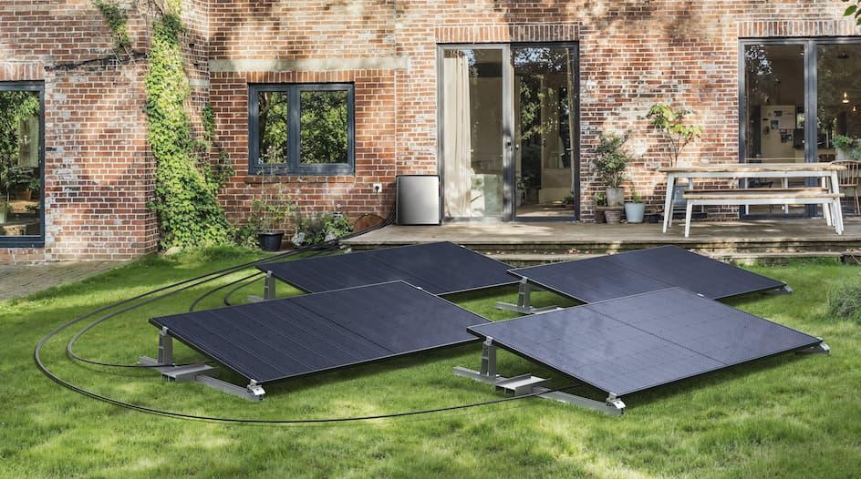Balkonkraftwerk mit Speicher im Garten